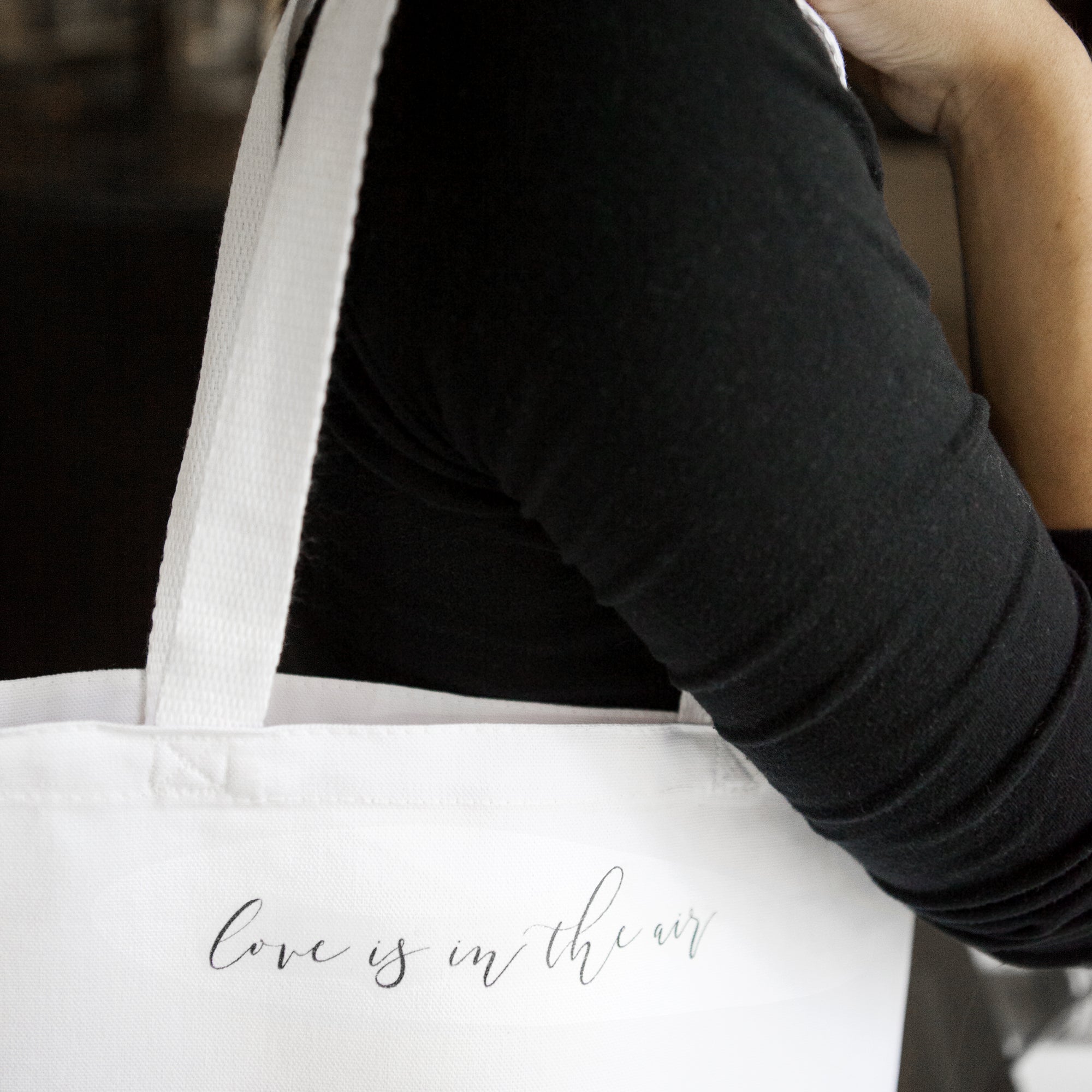 DIY Calligraphy Wedding Party Tote Bags (With FREE Printables!)