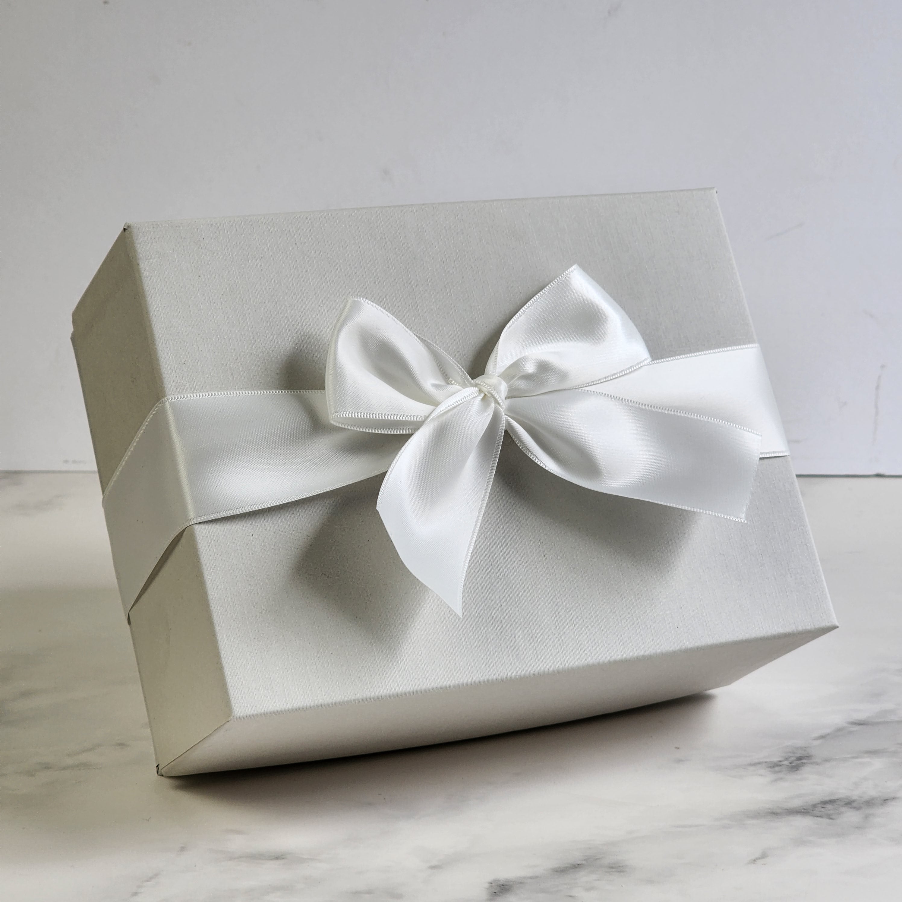 Premium Photo  Small gift box with bow pink and silver ribbon for