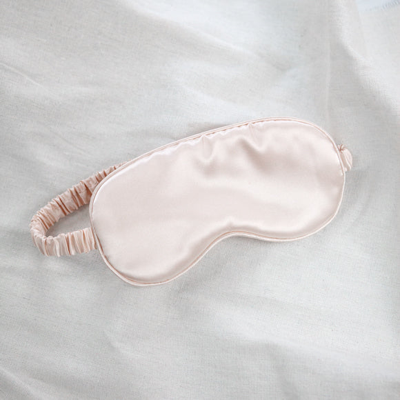 Satin eye mask in blush color.